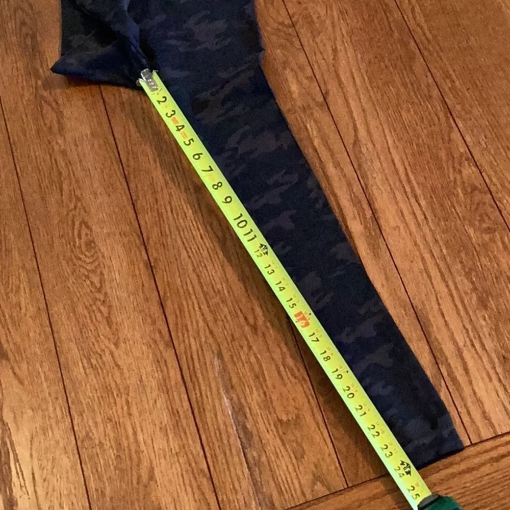 SPANX Black Camo seamless look at me now Leggings, women’s size small. 🌸NWT🌸
